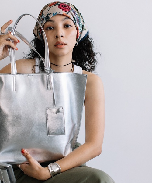 Beau're（ヴュレ）の「BEAURE ヴュレ パスケース付き A4 トート（トートバッグ・レディース・ペールイエロー/ブラック/ベージュ/シルバー/ブラウン・FREE）」の14枚目の写真