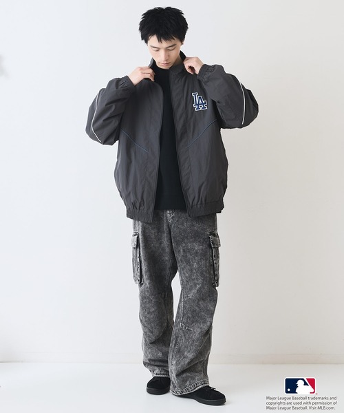 MLB（メジャーリーグベースボール）の「【MLB/メジャーリーグベースボール】ツイルワッペン パイピング使い ナイロントラックジャケット（ナイロンジャケット・メンズ・グリーン/ブラウン/スミクロ/ネイビー/ブラック・MEDIUM/LARGE/X-LARGE）」の14枚目の写真