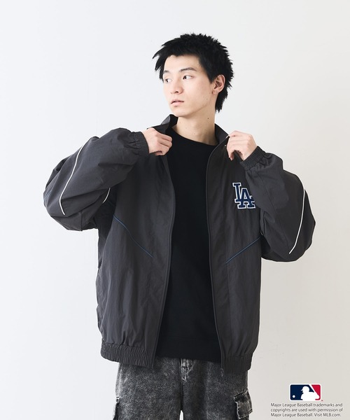 MLB（メジャーリーグベースボール）の「【MLB/メジャーリーグベースボール】ツイルワッペン パイピング使い ナイロントラックジャケット（ナイロンジャケット・メンズ・グリーン/ブラウン/スミクロ/ネイビー/ブラック・MEDIUM/LARGE/X-LARGE）」の17枚目の写真