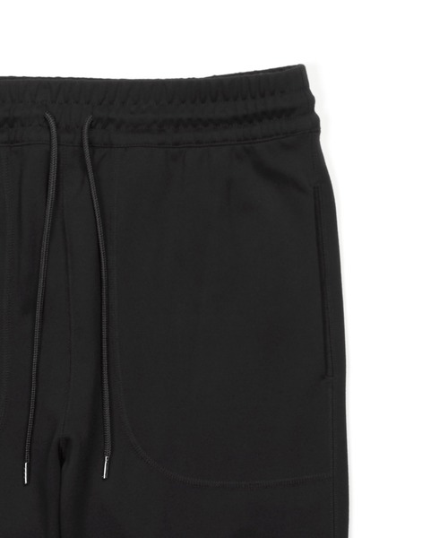 The DUFFER of ST.GEORGE（ザダファーオブセントジョージ）の「【WEB限定アイテム】SMART JOGGER PANTS：ポンチ素材 ジャージ ストレッチ スマートジョガーパンツ（その他パンツ・メンズ・チャコールグレー/ブラック・X-LARGE/LARGE/MEDIUM/SMALL）」の11枚目の写真