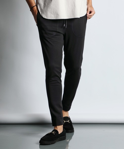 The DUFFER of ST.GEORGE（ザダファーオブセントジョージ）の「【WEB限定アイテム】SMART JOGGER PANTS：ポンチ素材 ジャージ ストレッチ スマートジョガーパンツ（その他パンツ・メンズ・チャコールグレー/ブラック・X-LARGE/LARGE/MEDIUM/SMALL）」の3枚目の写真