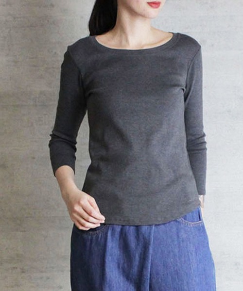 LARU(ラルー)の「Uネック 8分丈 コットンフライスTシャツ(Tシャツ/カットソー・レディース・チャコールグレー/杢グレー/ネイビー/ブラック/ホワイト・L/M)」の11枚目の写真