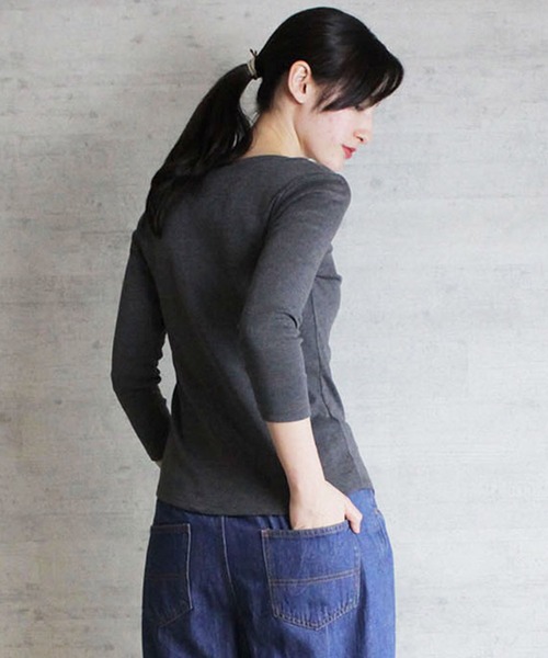 LARU(ラルー)の「Uネック 8分丈 コットンフライスTシャツ(Tシャツ/カットソー・レディース・チャコールグレー/杢グレー/ネイビー/ブラック/ホワイト・L/M)」の12枚目の写真