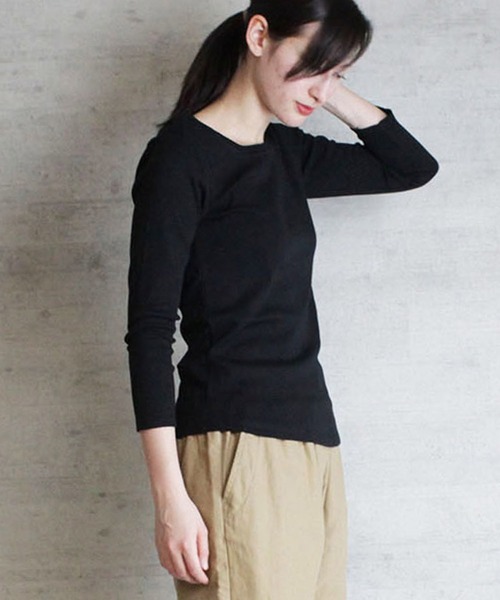 LARU(ラルー)の「Uネック 8分丈 コットンフライスTシャツ(Tシャツ/カットソー・レディース・チャコールグレー/杢グレー/ネイビー/ブラック/ホワイト・L/M)」の9枚目の写真