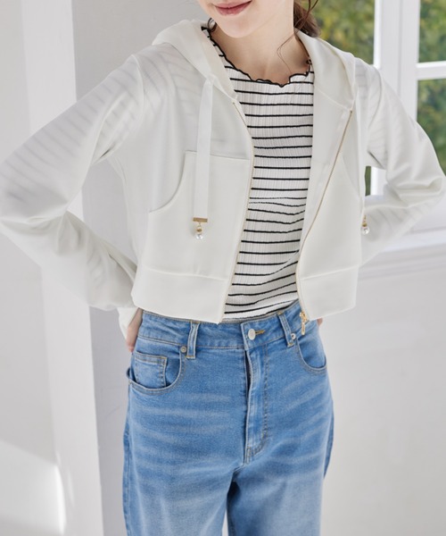 tocco closet(トッコ クローゼット)の「UVカット♪パールチャーム付きジップパーカー(パーカー・レディース・オフホワイト/ブラック/ネイビー・M)」の8枚目の写真
