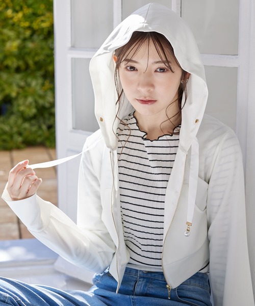 tocco closet(トッコ クローゼット)の「UVカット♪パールチャーム付きジップパーカー(パーカー・レディース・オフホワイト/ブラック/ネイビー・M)」の11枚目の写真