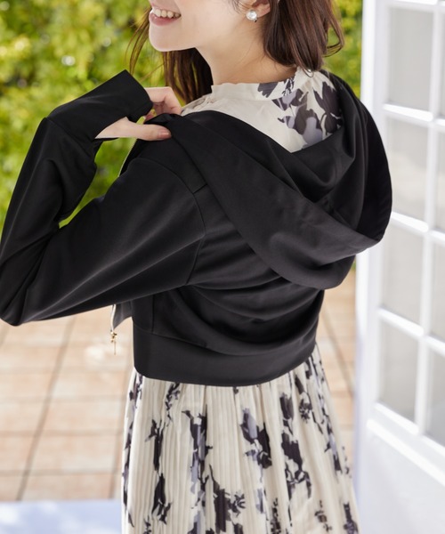tocco closet(トッコ クローゼット)の「UVカット♪パールチャーム付きジップパーカー(パーカー・レディース・オフホワイト/ブラック/ネイビー・M)」の15枚目の写真