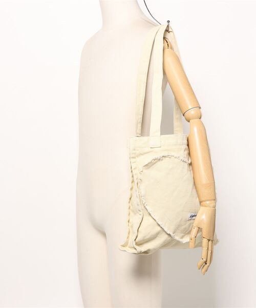 WEGO（ウィゴー）の「WEGO/切りっぱなしハートスクエアトートバッグ（トートバッグ・レディース・ブラウン/ブラック/アイボリー・FREE）」の7枚目の写真