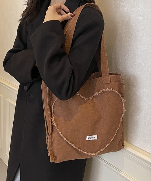 WEGO（ウィゴー）の「WEGO/切りっぱなしハートスクエアトートバッグ（トートバッグ・レディース・ブラウン/ブラック/アイボリー・FREE）」の3枚目の写真