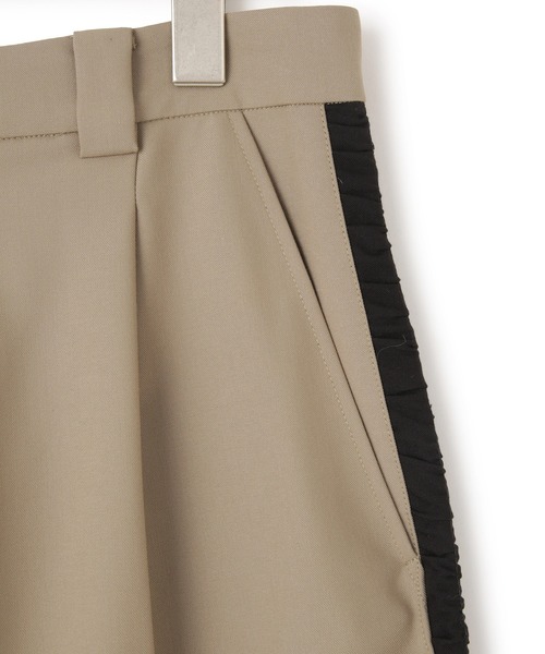 ADAM ET ROPE'（アダムエロペ）の「【WEB限定】サイドシャーリングラインワイドパンツ（その他パンツ・レディース・ベージュ系その他/ブラック・34/38/36）」の8枚目の写真