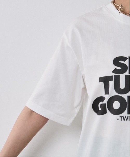 CHIC STYLE(シックスタイル)の「ロゴプリントTシャツ<大きいサイズ有>シックスタイル(Tシャツ/カットソー・レディース・オフホワイト/ブラック・3L/LL/L/M/5L/4L)」の16枚目の写真