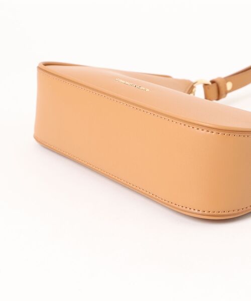 CHARLES & KEITH(チャールズ & キース)の「Lane レーン チェーンリンクショルダーバッグ(ショルダーバッグ・レディース・スミクロ/クリーム/ブルーグラス/ブラウン系その他7/サンドグレー/ピンク系その他3/ライトカーキ・S)」の8枚目の写真