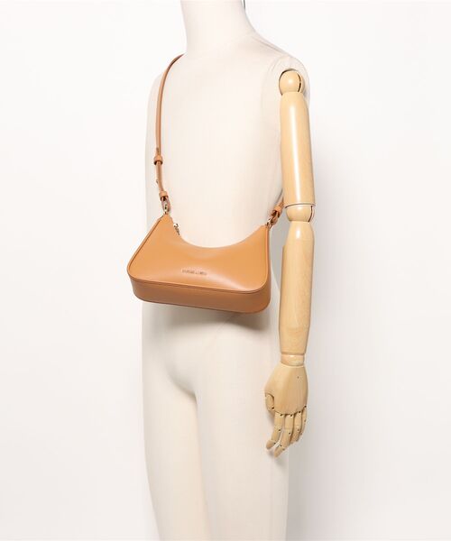 スモールナイトチェーンリンクショルダーバッグ CHARLES & KEITH チェーンリンク レクタンギュラーバッグ 【再