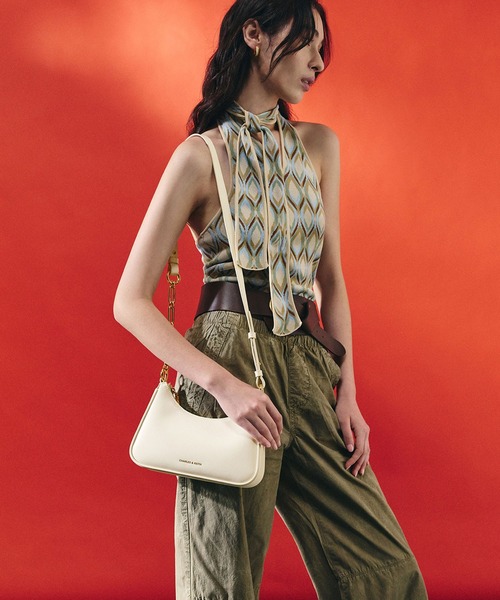 CHARLES & KEITH(チャールズ & キース)の「Lane レーン チェーンリンクショルダーバッグ(ショルダーバッグ・レディース・スミクロ/クリーム/ブルーグラス/ブラウン系その他7/サンドグレー/ピンク系その他3/ライトカーキ・S)」の12枚目の写真