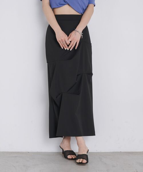 kivi(キヴィ)の「tuck drape skirt(スカート・レディース・ブラック/オフホワイト・FREE)」の1枚目の写真