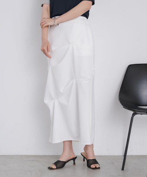 kivi(キヴィ)の「tuck drape skirt(スカート・レディース・ブラック/オフホワイト・FREE)」の7枚目の写真