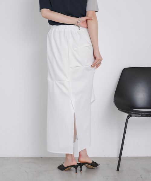 kivi(キヴィ)の「tuck drape skirt(スカート・レディース・ブラック/オフホワイト・FREE)」の9枚目の写真