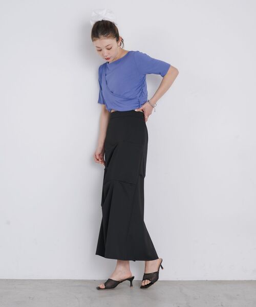 kivi(キヴィ)の「tuck drape skirt(スカート・レディース・ブラック/オフホワイト・FREE)」の12枚目の写真