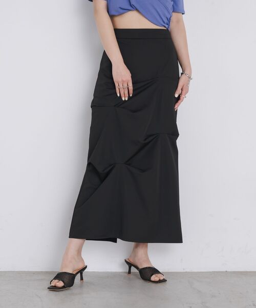 kivi(キヴィ)の「tuck drape skirt(スカート・レディース・ブラック/オフホワイト・FREE)」の16枚目の写真