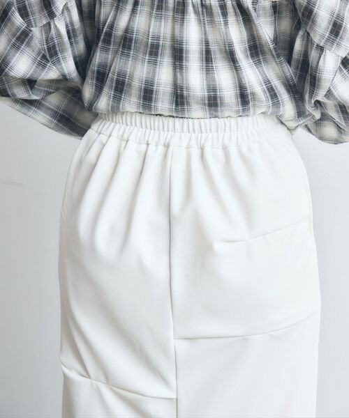 kivi(キヴィ)の「tuck drape skirt(スカート・レディース・ブラック/オフホワイト・FREE)」の22枚目の写真