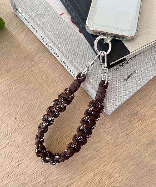 Me%（ミィパーセント）の「【ストラップシート付き】アミアミハンドルストラップ 327228（スマホグッズ・レディース・ブラック/ベージュ/ブラウン/オフホワイト/アイボリー・FREE）」の3枚目の写真