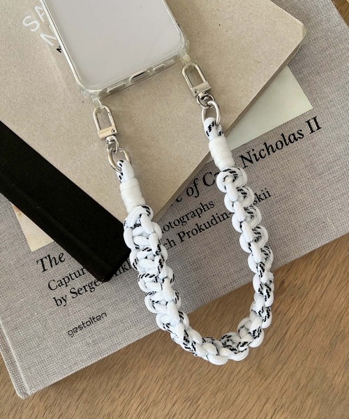 Me%（ミィパーセント）の「【ストラップシート付き】アミアミハンドルストラップ 327228（スマホグッズ・レディース・ブラック/ベージュ/ブラウン/オフホワイト/アイボリー・FREE）」の10枚目の写真