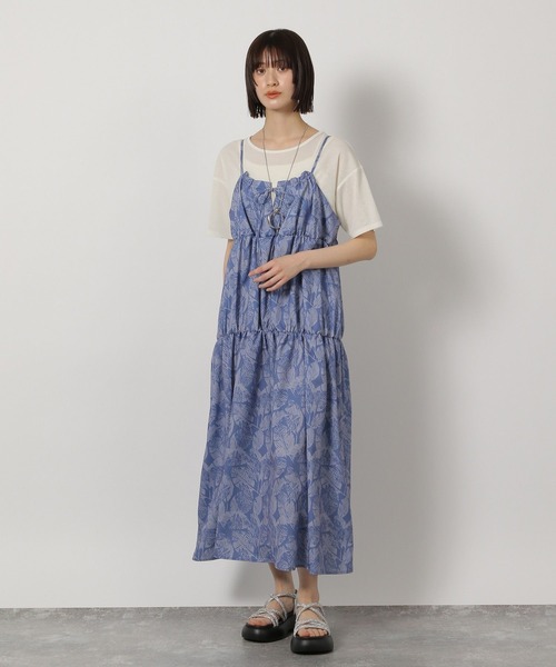 LAKOLE(ラコレ)の「2WAYリーフ柄キャミワンピース / 327684(ワンピース・レディース・チャコールグレー/ブルー/イエロー・FREE)」の2枚目の写真