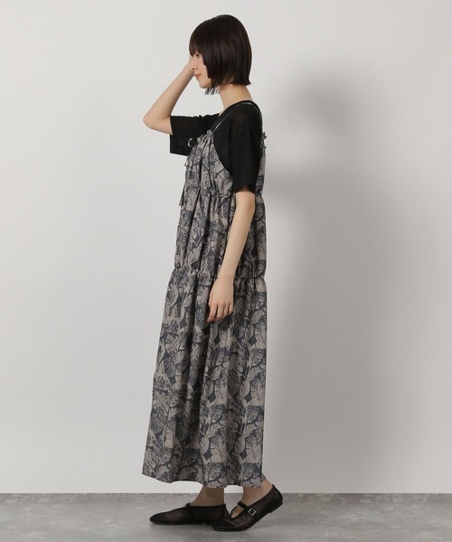 LAKOLE(ラコレ)の「2WAYリーフ柄キャミワンピース / 327684(ワンピース・レディース・チャコールグレー/ブルー/イエロー・FREE)」の5枚目の写真