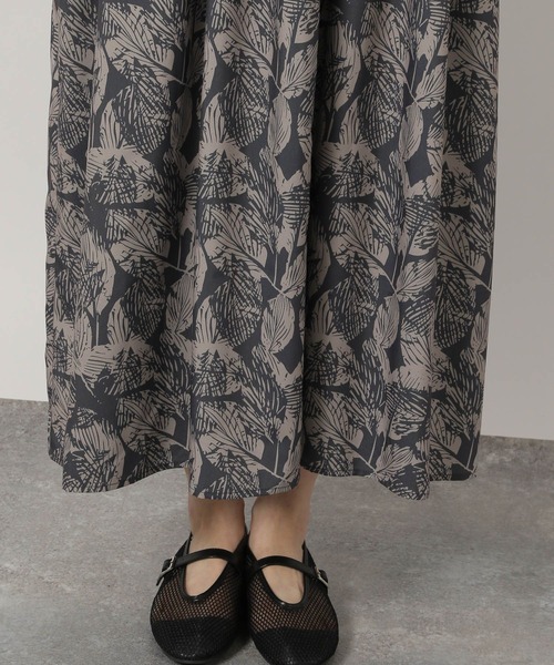 LAKOLE(ラコレ)の「2WAYリーフ柄キャミワンピース / 327684(ワンピース・レディース・チャコールグレー/ブルー/イエロー・FREE)」の19枚目の写真