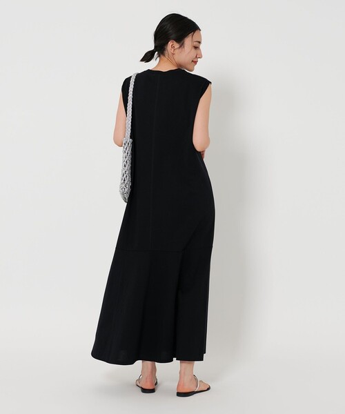 BEAUTY&YOUTH UNITED ARROWS（ビューティーアンドユースユナイテッドアローズ）の「【WEB限定 Wardrobe DAILY MINIMAL】ティアード フレンチスリーブワンピース －接触冷感/ウォッシャブルー（ワンピース・レディース・モカ/ロイヤルブルー/ブラック・FREE）」の9枚目の写真
