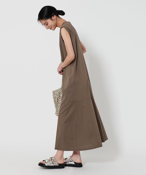 BEAUTY&YOUTH UNITED ARROWS（ビューティーアンドユースユナイテッドアローズ）の「【WEB限定 Wardrobe DAILY MINIMAL】ティアード フレンチスリーブワンピース －接触冷感/ウォッシャブルー（ワンピース・レディース・モカ/ロイヤルブルー/ブラック・FREE）」の17枚目の写真