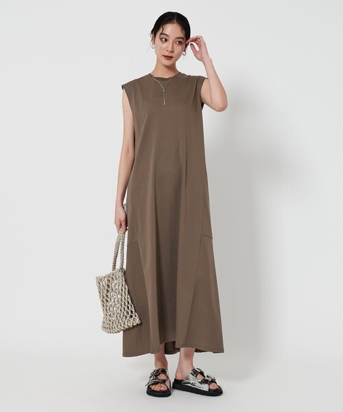 BEAUTY&YOUTH UNITED ARROWS（ビューティーアンドユースユナイテッドアローズ）の「【WEB限定 Wardrobe DAILY MINIMAL】ティアード フレンチスリーブワンピース －接触冷感/ウォッシャブルー（ワンピース・レディース・モカ/ロイヤルブルー/ブラック・FREE）」の18枚目の写真