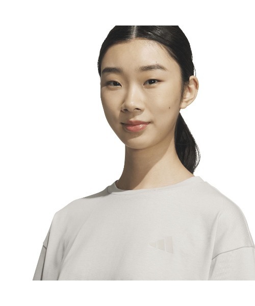 adidas(アディダス)の「アディダス adidas レイヤード ルーズフィット半袖コットンTシャツ(Tシャツ/カットソー・レディース・ベージュ/ブラック・S/M/L/XL)」の5枚目の写真
