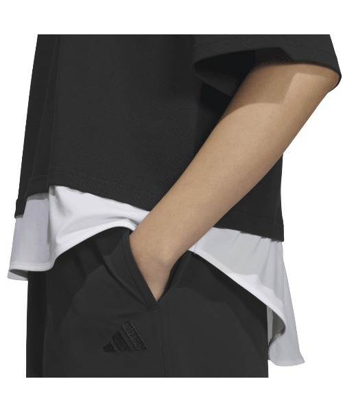 adidas(アディダス)の「アディダス adidas レイヤード ルーズフィット半袖コットンTシャツ(Tシャツ/カットソー・レディース・ベージュ/ブラック・S/M/L/XL)」の10枚目の写真