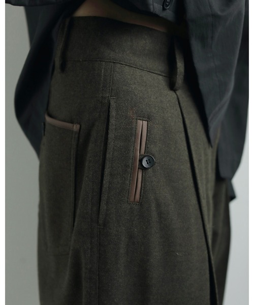 anuke（アンヌーク）の「Wool Tuck Pants（その他パンツ・レディース・グレー/ブラウン・38inch/36inch）」の4枚目の写真
