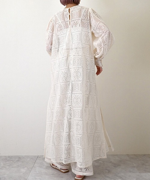 STYLEBLOCK(スタイルブロック)の「ブロックレースボリュームスリーブスリットワンピース(ワンピース・レディース・アイボリー/ブラック・M)」の4枚目の写真