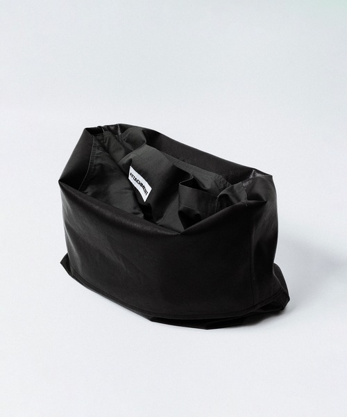 ATTACHMENT（アタッチメント）の「シンセティックレザー ショルダーバッグ / SYNTHETIC LEATHER SHOULDER BAG（ショルダーバッグ・メンズ・ブラック/ダークブラウン・ONE SIZE）」の6枚目の写真