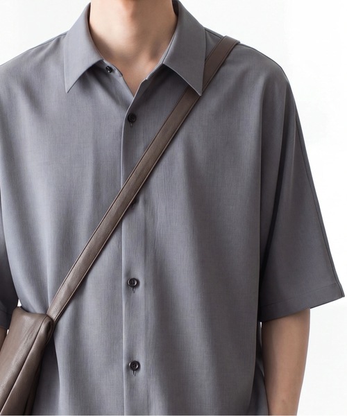ATTACHMENT(アタッチメント)の「シンセティックレザー ショルダーバッグ / SYNTHETIC LEATHER SHOULDER BAG(ショルダーバッグ・メンズ・ブラック/ダークブラウン・ONE SIZE)」の12枚目の写真