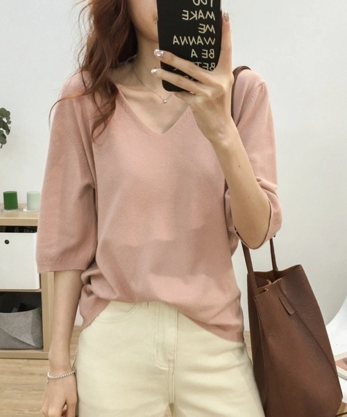 Beststore（ベストストア）の「【12色展開】”夏 ニットソー” 半袖  Vネック ニットプルオーバー（ニット/セーター・レディース・ダークグリーン/ネイビー/レッド/ピンク/ブラウン/キャメル/ホワイト/グレー/スカイブルー/ライトベージュ/ブラック/パープル/イエロー/ベージュ・FREE）」の13枚目の写真