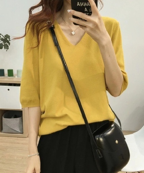 Beststore（ベストストア）の「【12色展開】”夏 ニットソー” 半袖  Vネック ニットプルオーバー（ニット/セーター・レディース・ダークグリーン/ネイビー/レッド/ピンク/ブラウン/キャメル/ホワイト/グレー/スカイブルー/ライトベージュ/ブラック/パープル/イエロー/ベージュ・FREE）」の11枚目の写真