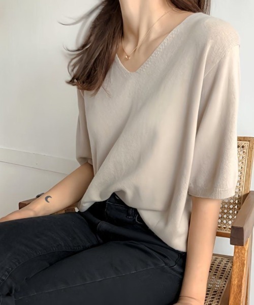 Beststore（ベストストア）の「【12色展開】”夏 ニットソー” 半袖  Vネック ニットプルオーバー（ニット/セーター・レディース・ダークグリーン/ネイビー/レッド/ピンク/ブラウン/キャメル/ホワイト/グレー/スカイブルー/ライトベージュ/ブラック/パープル/イエロー/ベージュ・FREE）」の15枚目の写真