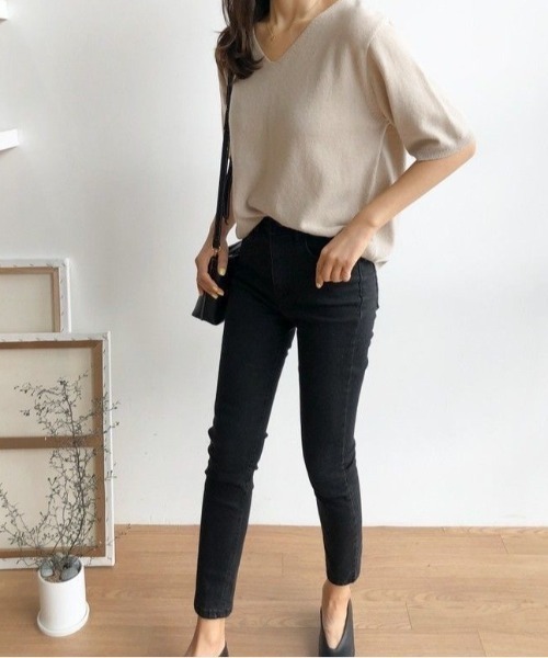 Beststore（ベストストア）の「【12色展開】”夏 ニットソー” 半袖  Vネック ニットプルオーバー（ニット/セーター・レディース・ダークグリーン/ネイビー/レッド/ピンク/ブラウン/キャメル/ホワイト/グレー/スカイブルー/ライトベージュ/ブラック/パープル/イエロー/ベージュ・FREE）」の19枚目の写真