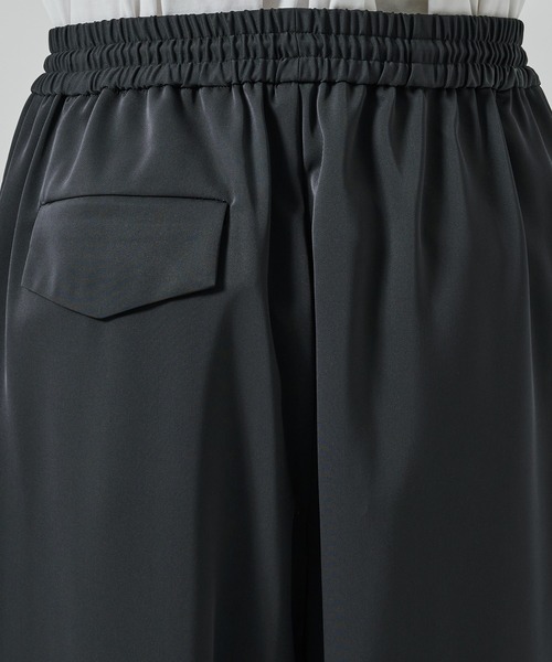 CULLNI（クルニ）の「別注 Dry Stretch Twill Side Drawstring Relax Wide Tapered Pa（スラックス・メンズ・ダークグレー/ホワイト/ブラック・1/2）」の5枚目の写真