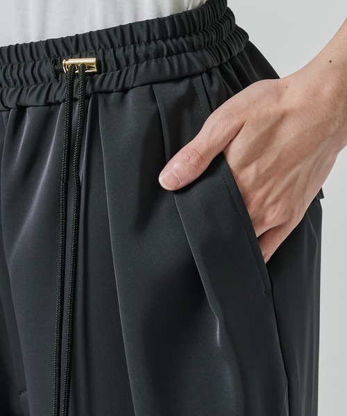 CULLNI（クルニ）の「別注 Dry Stretch Twill Side Drawstring Relax Wide Tapered Pa（スラックス・メンズ・ダークグレー/ホワイト/ブラック・1/2）」の7枚目の写真