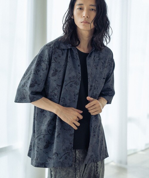 RATTLE TRAP(ラトルトラップ)の「総柄プリントレギュラーカラールーズドレープ半袖シャツ(シャツ/ブラウス・メンズ・ブラック×ホワイト/ブラック×グレー/ブラック×イエロー/ブラック×ブラック/ブラック系その他/ブラック×レッド・S/M/L/LL)」の7枚目の写真