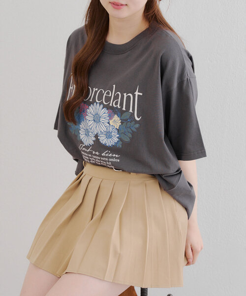 Another Branch olive des olive(アナザーブランチオリーブデオリーブ)の「アンティークフラワーBIGTシャツ(Tシャツ/カットソー・レディース・オフホワイト/スミクロ/ボルドー・FREE)」の2枚目の写真