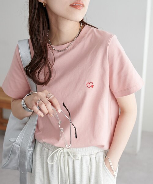 DISCOAT(ディスコート)の「【WEB限定】線抜きハート刺繍コンパクト半袖Tシャツ(Tシャツ/カットソー・レディース・アイボリー/クリア/ホワイト系その他2/チャコールグレー/ネイビー/オートミール/ホワイト/ホワイト系その他/ピンク・MEDIUM)」の8枚目の写真