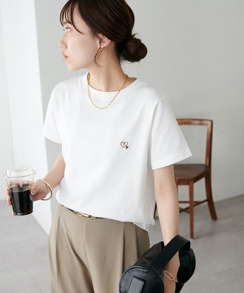 DISCOAT(ディスコート)の「【WEB限定】線抜きハート刺繍コンパクト半袖Tシャツ(Tシャツ/カットソー・レディース・アイボリー/クリア/ホワイト系その他2/チャコールグレー/ネイビー/オートミール/ホワイト/ホワイト系その他/ピンク・MEDIUM)」の12枚目の写真