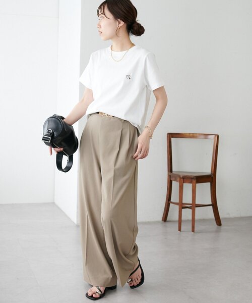 DISCOAT(ディスコート)の「【WEB限定】線抜きハート刺繍コンパクト半袖Tシャツ(Tシャツ/カットソー・レディース・アイボリー/クリア/ホワイト系その他2/チャコールグレー/ネイビー/オートミール/ホワイト/ホワイト系その他/ピンク・MEDIUM)」の13枚目の写真