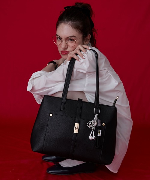 BONLECILL Marche(ボンルシールマルシェ)の「【BONLECILL Marche】《A4収納可能》ひねり金具ショルダートートバッグ(ショルダーバッグ・レディース・ブラック/ベージュ/ブラウン・FREE)」の2枚目の写真